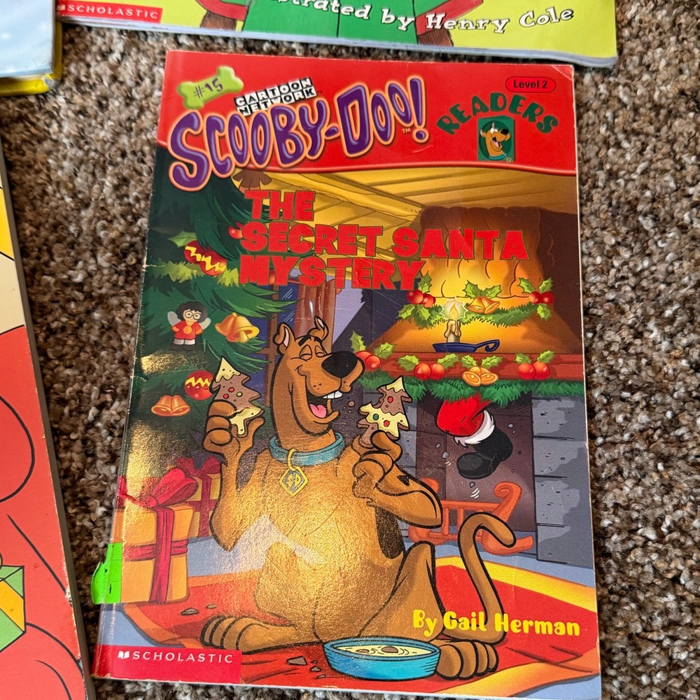 Christmas Book Bundle – 4 Kids’ Books & 1‎ game - Picture 4 of 6